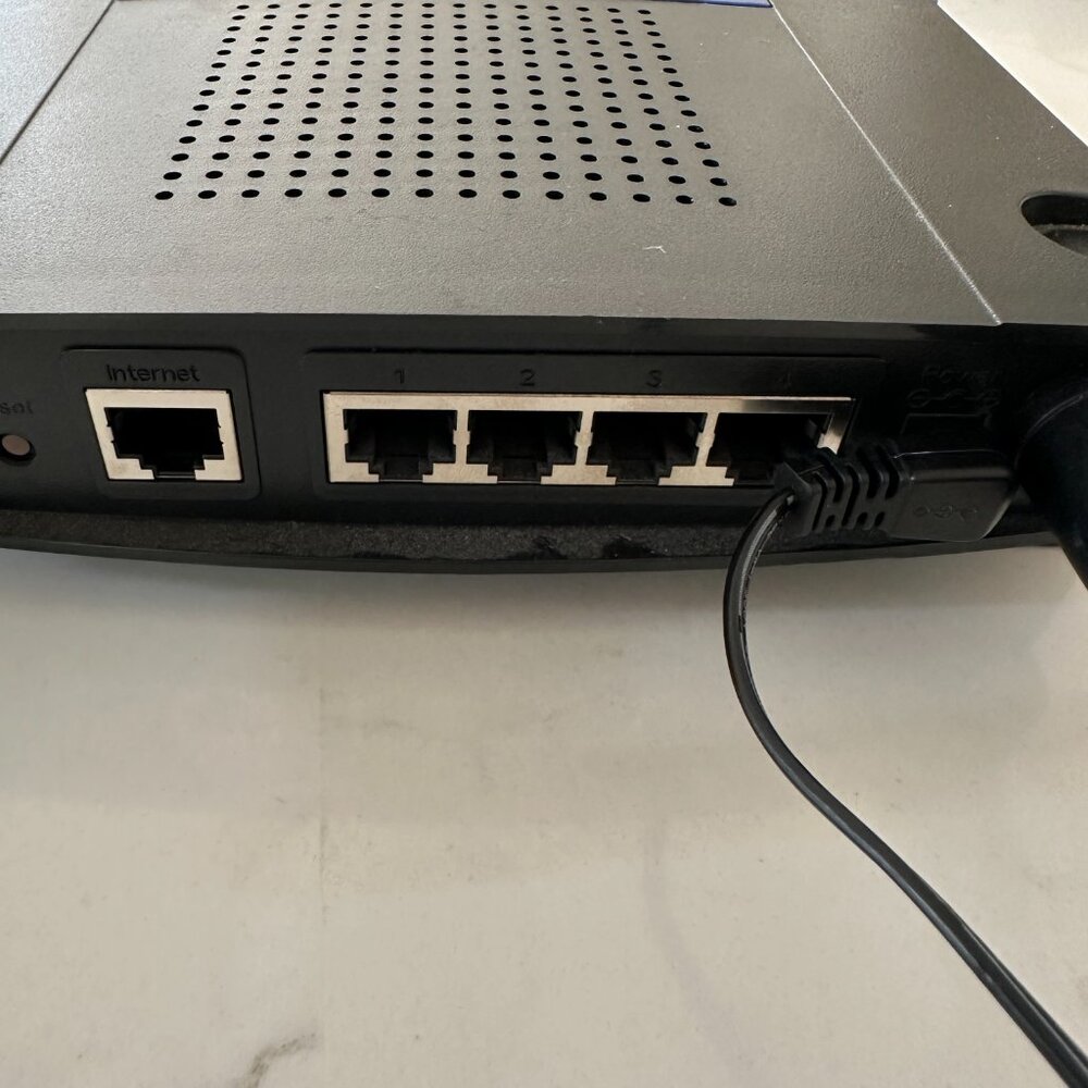 Linksys Wireless-G Broadband Router WRT54GL - Picture 2 of 11